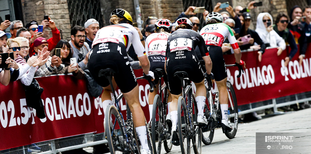 Santa Caterina alle spalle, la Strade Bianche si deciderà nella prossima curva