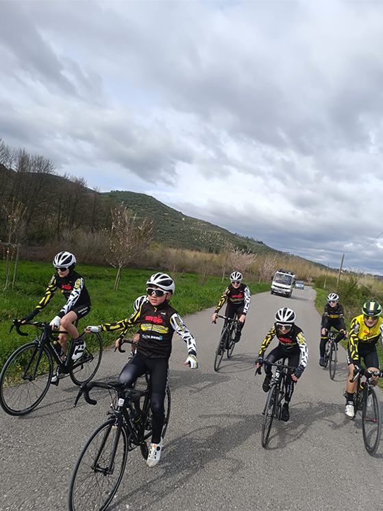 Ispirati dalla Michele Bartoli Academy, i Comuni di Vicopisano e Buti hanno realizzato un anello a senso unico messo in sicurezza per i bambini