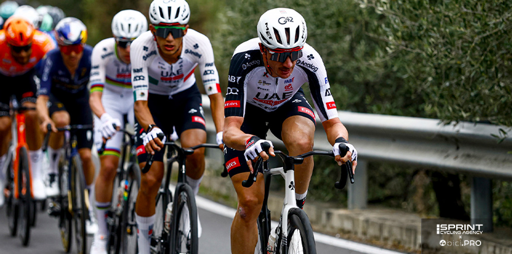 Il lavoro di McNulty è stato incredibile: ha riportato Pogacar in coda al gruppo e poi in testa sulla Cipressa. Poi è toccato a Del Toro