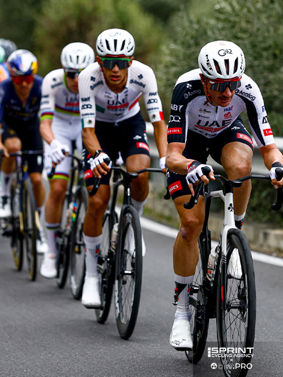 Il lavoro di McNulty è stato incredibile: ha riportato Pogacar in coda al gruppo e poi in testa sulla Cipressa. Poi è toccato a Del Toro