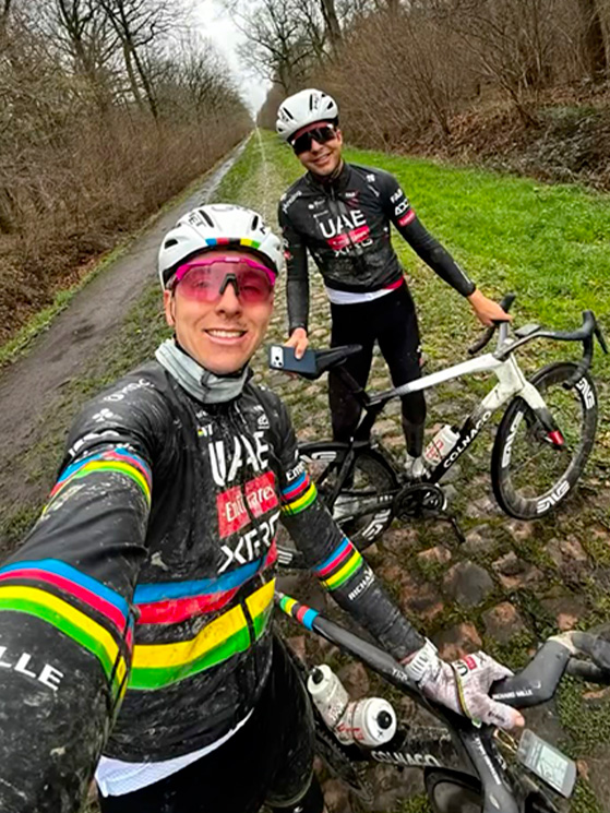 L'11 marzo, dopo aver vinto la Strade Bianche, Pogacar e Vermeersch sono andati a riprovare il pavé della Roubaix (immagine Instagram)
