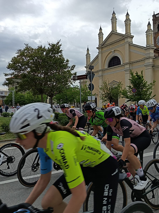 La 2 Giorni di Gussola ha visto il coinvolgimento del paese, che ha vissuto la gara come un evento (foto Gioca in Bici Oglio Po)
