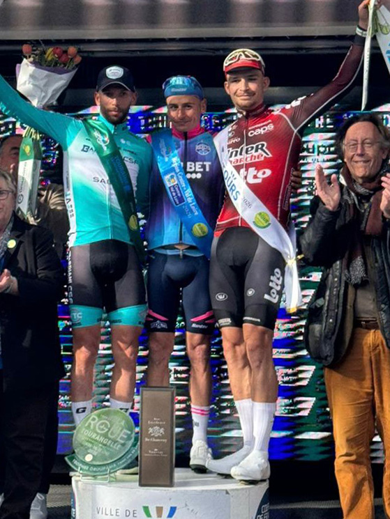Il podio della Roue Tourangelle, con Marcellusi, Venturini e l'altro francese Grisel (foto CSF Bardiani)