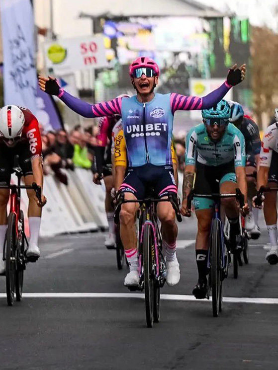 La volata della Roue Tourangelle vede Marcellusi beffato dal francese Venturini, tornato al successo dopo 8 anni