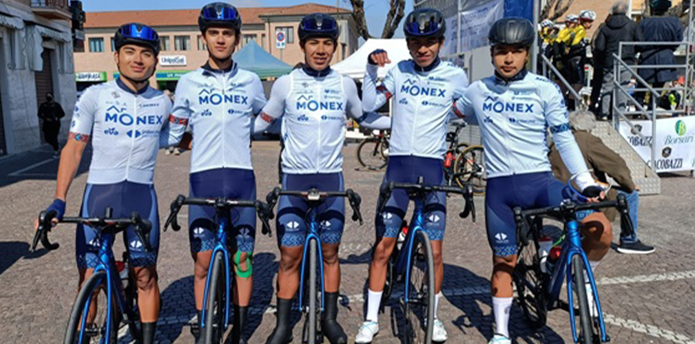 Un giovane Del Toro (seconda da sinistra) nel 2022 al via della gara di Nonantola, al suo primo anno da U23 (foto Vito BernardI)