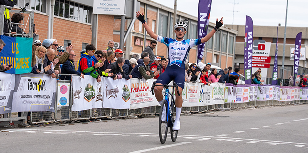 Carlos Omar Valdovinos Borbon ha vinto a Vignola con una fuga solitaria. E' nato il 25 aprile 2010 (foto AR Procycling)