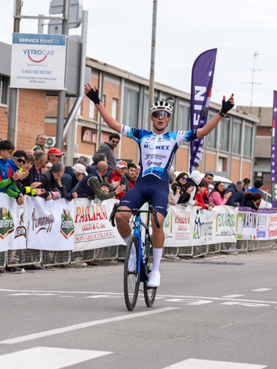 Carlos Omar Valdovinos Borbon ha vinto a Vignola con una fuga solitaria. E' nato il 25 aprile 2010 (foto AR Procycling)