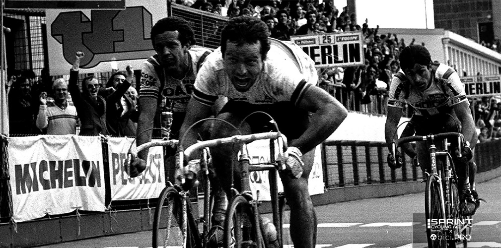 Uno scatto in bianco e nero vecchio di 45 anni: la volata vincente di Hinault, battendo De Vlaeminck e Moser