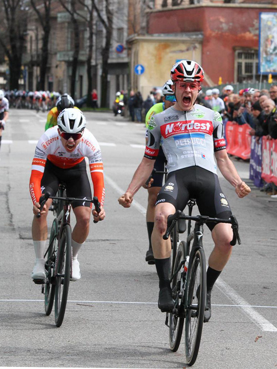 La vittoria di Viero alla Piccola San Geo, battendo Martinelli e Gamba (foto Rodella)