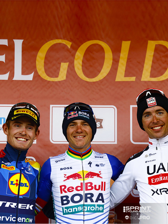 Sul podio dell'Amstel Gold Race, secondo dietro Evenepoel si è piazzato Skjelmose, mentre terzo è arrivato Cosnefroy