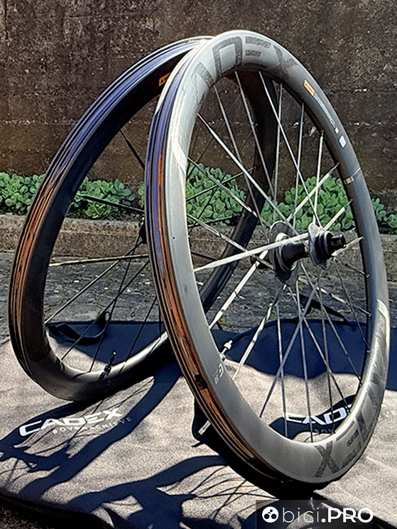 La prova a lungo termine delle ruote Cadex Max 50