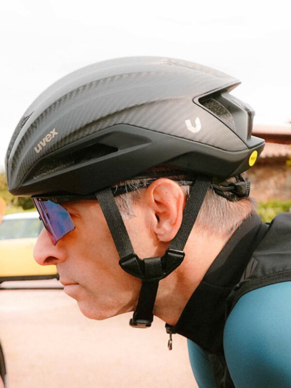 Uvex Ultimate Surge Carbon, impressiona per la freschezza