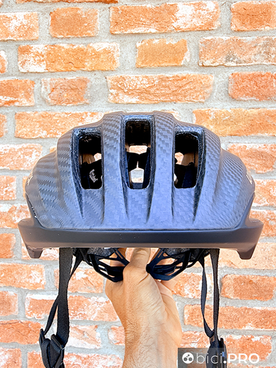 Uvex Ultimate Surge Carbon, impressiona per la freschezza