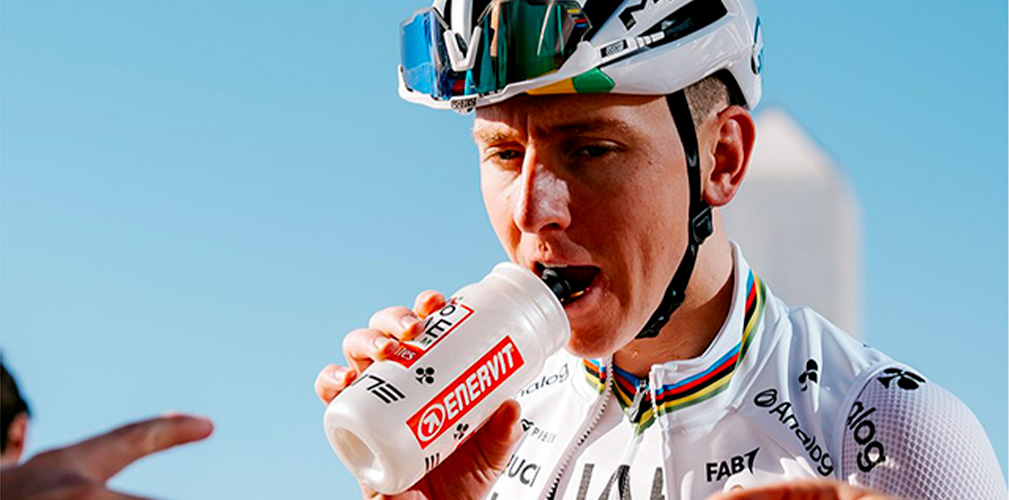 Gli stessi professionisti passano per una fase di allenamenti all'assunzione massiccia dei carboidrati (foto UAE Emirates)