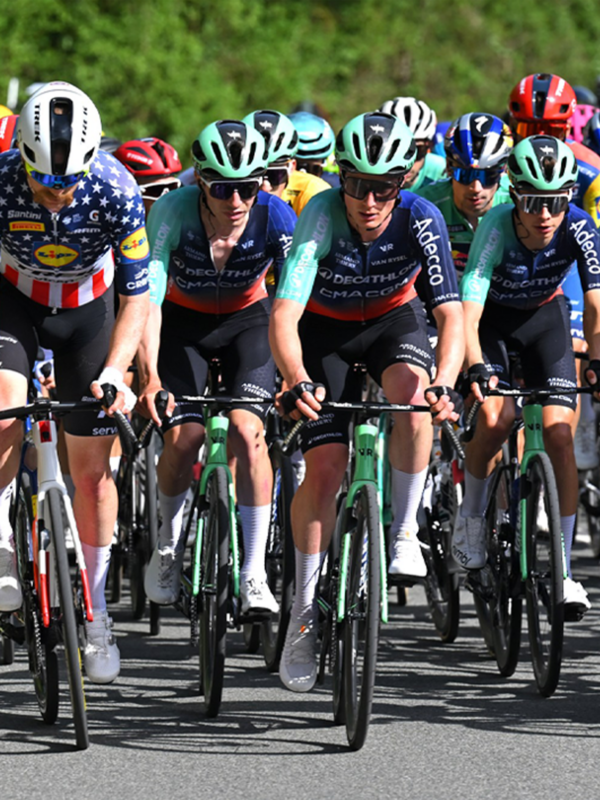 ciclismo, gruppo Decathlon CMA CMG