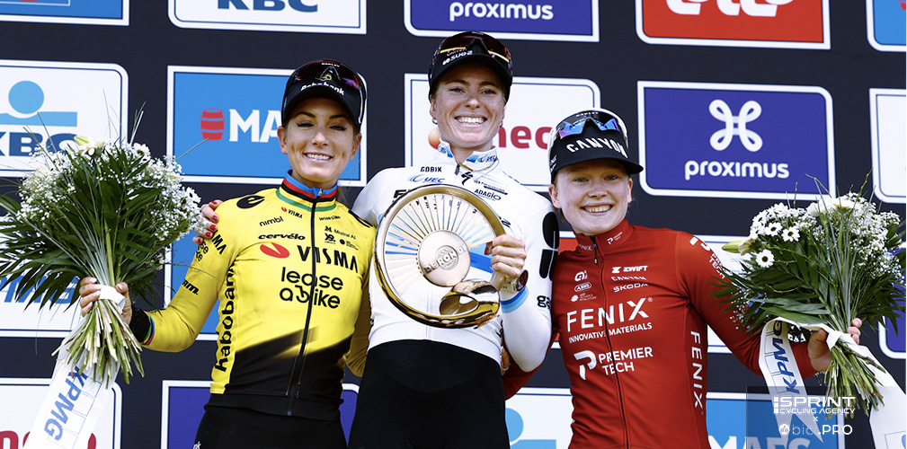 Il podio finale del Fiandre Women 2026: 1ª Demi Vollering, 2ª Pauline Ferrand-Prevot a 42", 3ª Puck Pieterse s.t.
