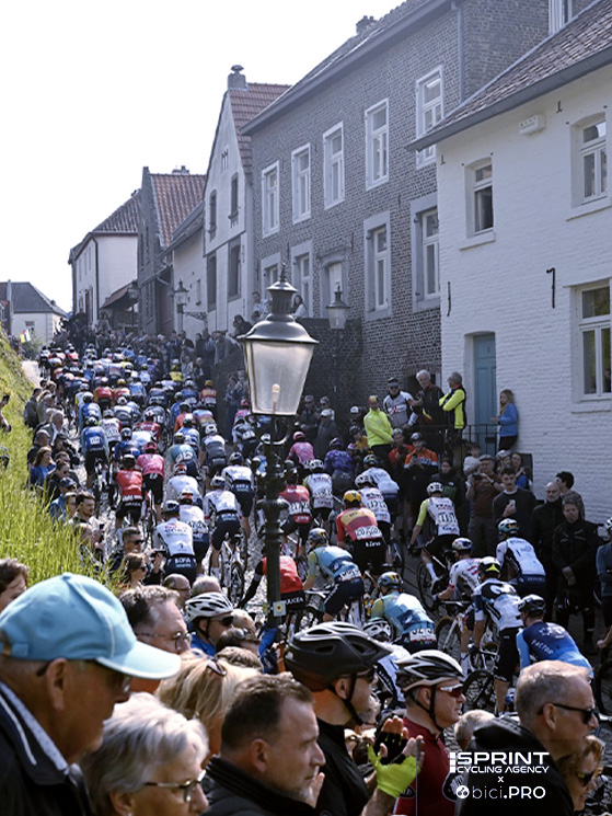 Strade stretti, borghi, svolte, strappi e saliscendi.... benvenuti all'Amstel