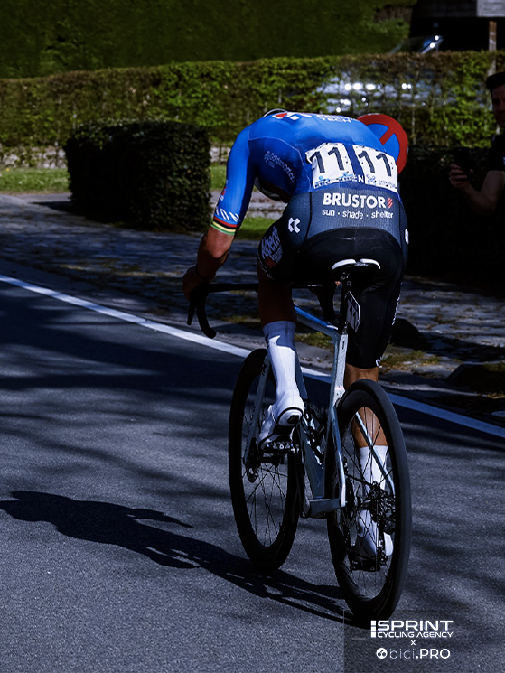 Senza gli strappi e in particolar modo i 3' del Kwaremont, sulle pianure della Roubaix le quotazioni di van der Poel aumentano considerevolmente