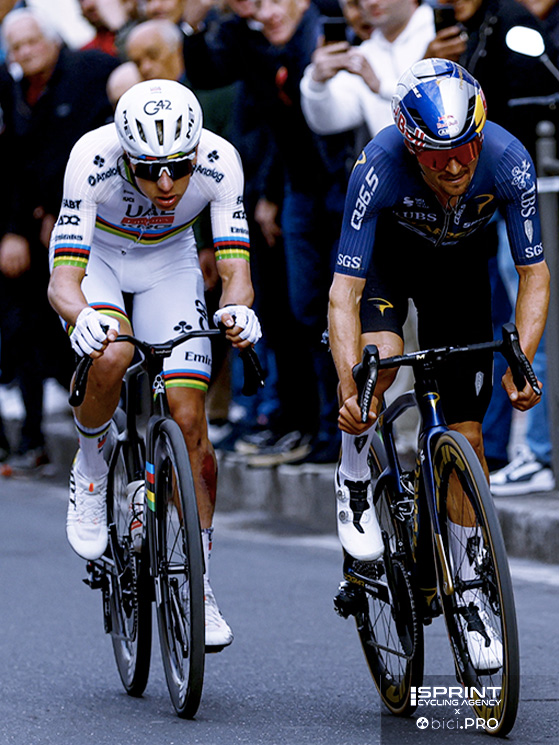 Come suggeriva Herrero, all'occasione Pogacar sa anche schiacciarsi bene. Non bisogna lasciarsi confondere dall'angolo più aperto dell'anca