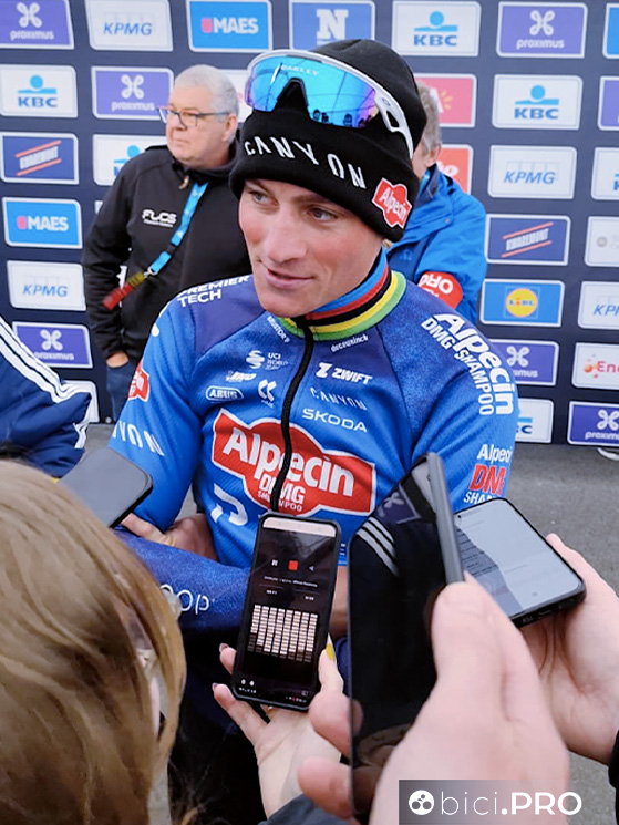 Van der Poel dopo l'arrivo: una disamina molto lucida. Ma a Roubaix sarà tutt'altra storia. Lì Pogacar non avrà i 3' di salita del Kwaremont dalla sua