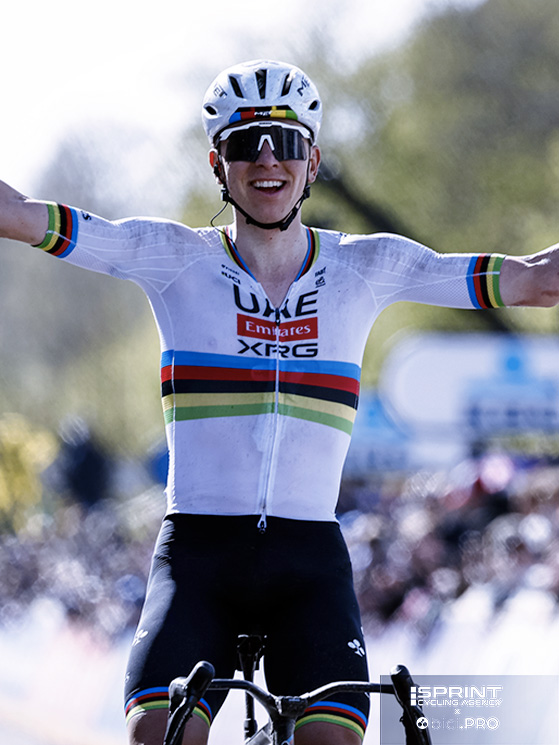 L'arrivo trionfante di Pogacar. Per lo sloveno è il terzo Fiandre e l'11° Monumento