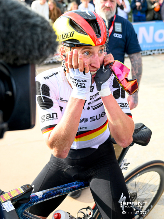 Paris-Roubaix Femmes 2026, il volto incredulo di Franziska Koch, vincitrice