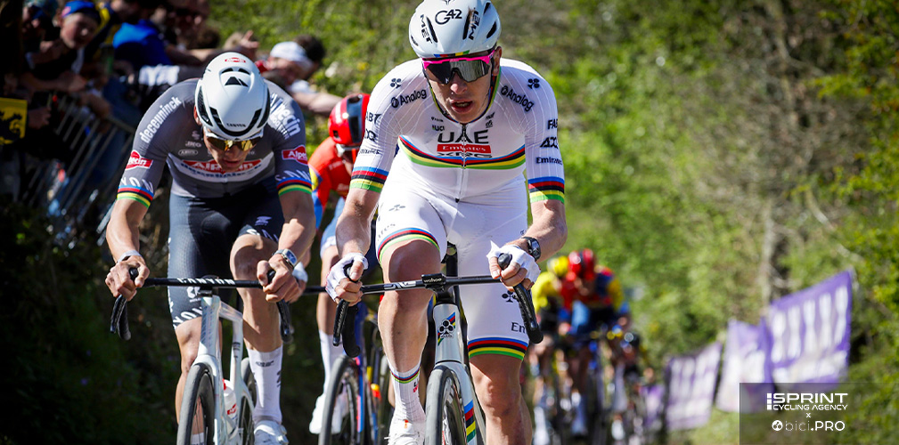 Lo scorso anno in maglia iridata, Pogacar fa il forcing sul Koppenderg: in condizioni di asciutto è terreno a lui favorevole