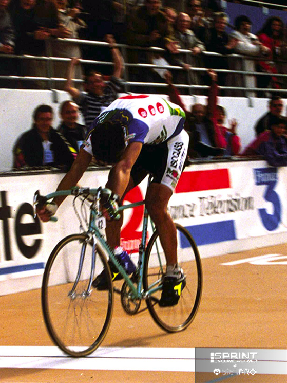 Nella volata di Roubaix, la beffa più grande per Ballerini: vince Duclos