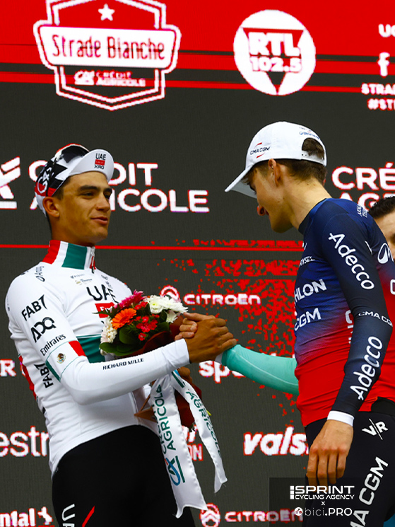 Secondo alla Strade Bianche, Seixas si complimenta con Del Toro, giunto terzo. Fra i due si prospettano duelli memorabili