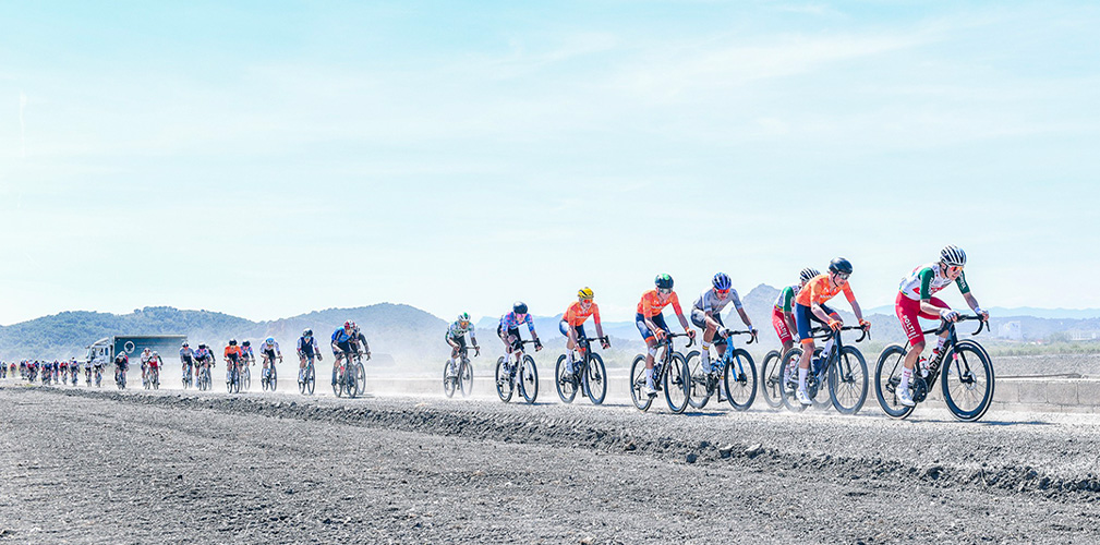 Anche nella tappa di oggi, l corsa spagnola non ha disdegnato sterrati e salite (foto Volta a Castellò)