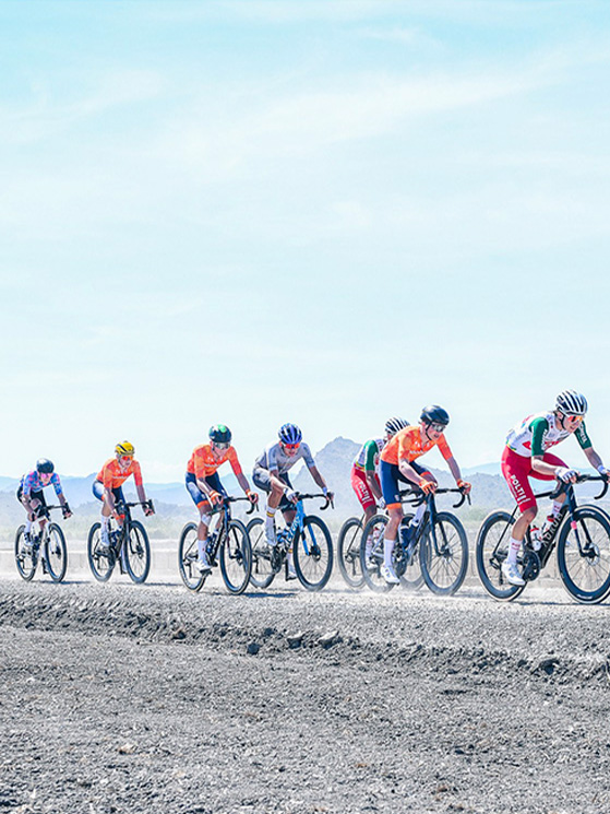 Anche nella tappa di oggi, l corsa spagnola non ha disdegnato sterrati e salite (foto Volta a Castellò)