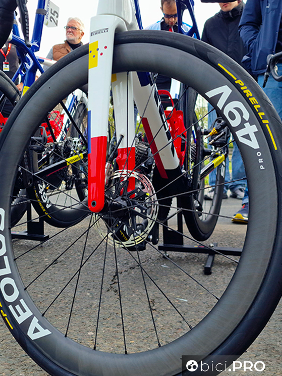 Il pavé non è tutto uguale. Viaggio nelle scelte tecniche Pirelli