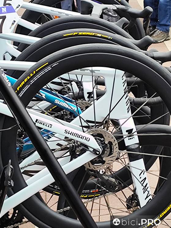 Il pavé non è tutto uguale. Viaggio nelle scelte tecniche Pirelli