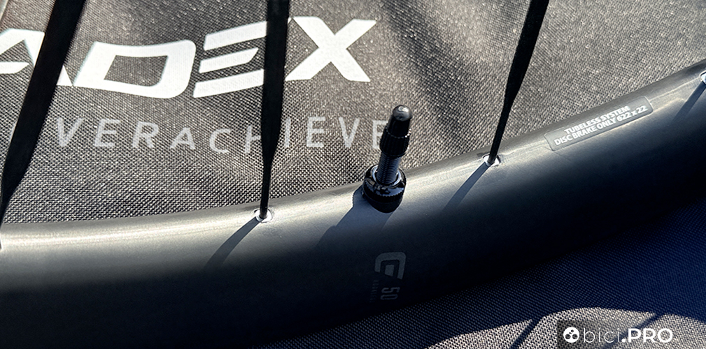 La prova a lungo termine delle ruote Cadex Max 50