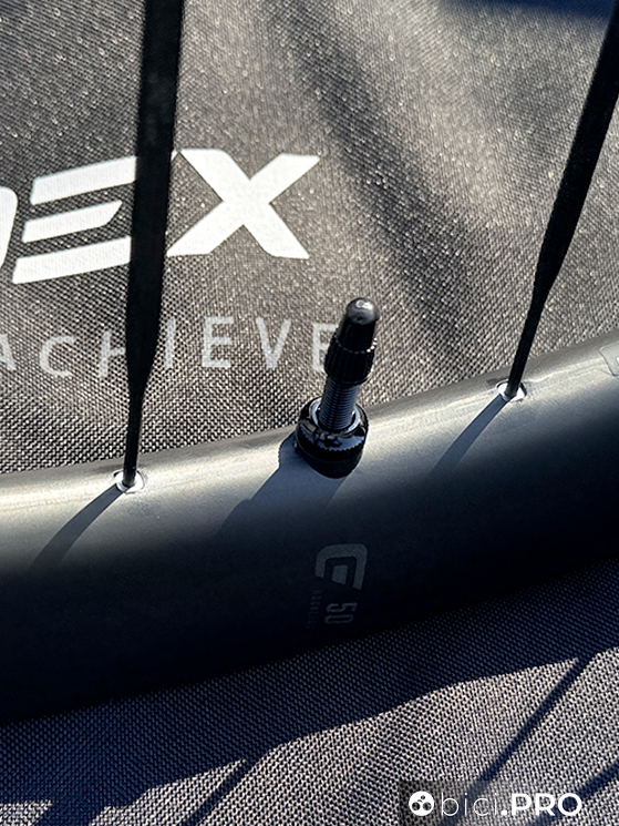 La prova a lungo termine delle ruote Cadex Max 50