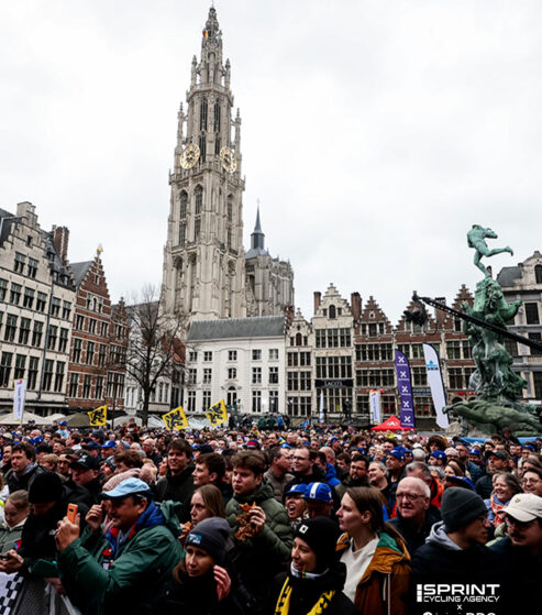 Giro delle Fiandre 2026, Anversa, grote Markt, pubblico, tifosi, colore, foglio firma, partenza