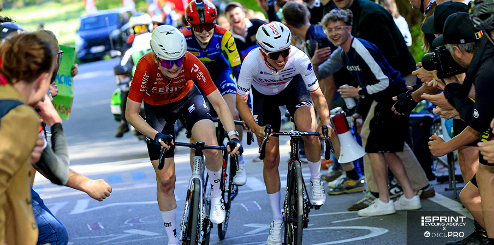 Alle spalle di Vollering, Pieterse e Niewiadoma hanno tentato a lungo l'inseguimento