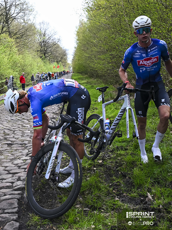 Van der Poel ha perso la Roubaix perché nell'Arenberg non ha ricevuto una bici con i pedali uguali ai suoi