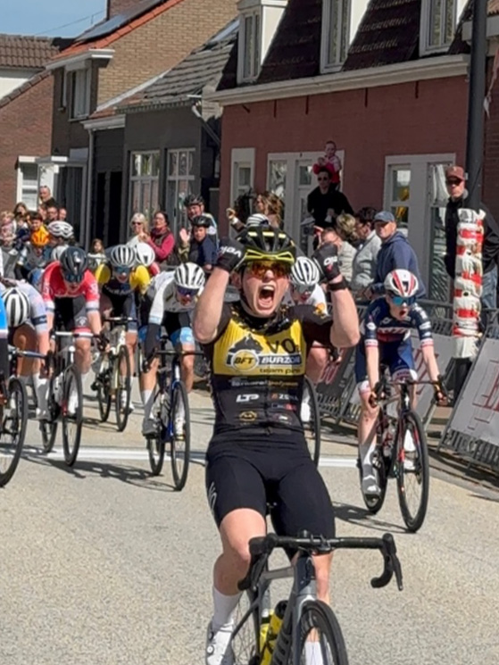 La volata vincente della Campana a Heerenveen, enorme il distacco inflitto alle avversarie (foto organizzatori)
