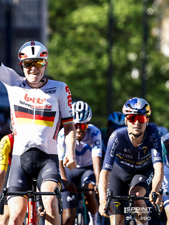Lo sprint vincente di Zimmermann sui britannici Pidcock e Tulett, con Gualdi che finisce quinto
