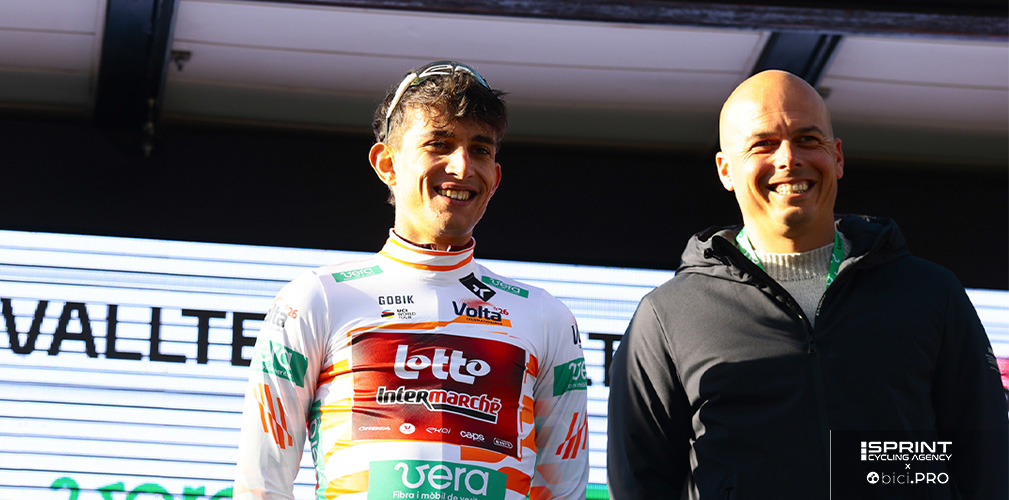 Gualdi nella foto con la maglia di miglior giovane alla Volta a Catalunya, vestita per due tappe