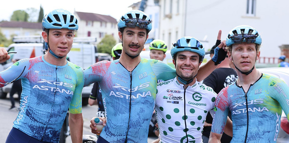 Mellano con il team alla Ronde de l'Izard. Per il corridore di Savigliano un test verso il Giro Nex Gen (foto DirectVelo)