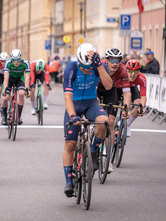 Un Cingolani incredulo dopo la sua vittoria nella semitappa del secondo giorno