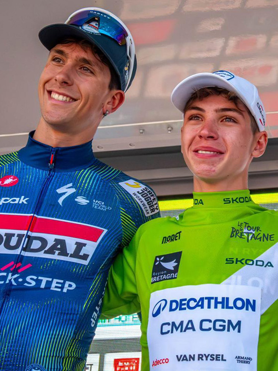 Il podio finale al Tour de Bretagne con Sparfel al fianco di Savino, staccato di 26" (foto DirectVelo)