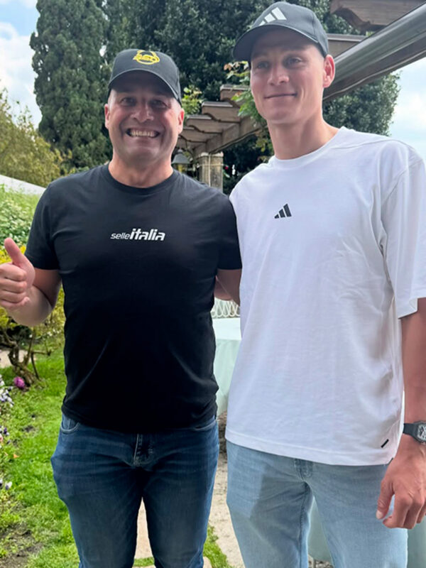 Visita Mathieu Van der Poel, Angelo Furlan, sede idmatch (foto pocispix)