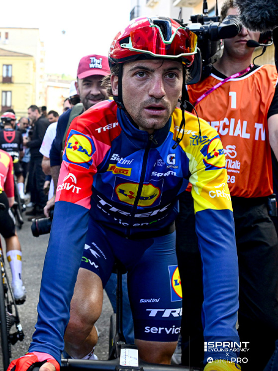 La nuiva maglia rosa: Giulio Ciccone pedala verso il podio, ancora incredulo