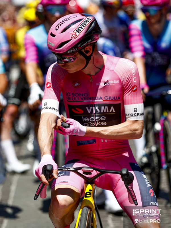 Jonas Vingegaard, Giro d'Italia 2026, maglia rosa, partenza da Voghera