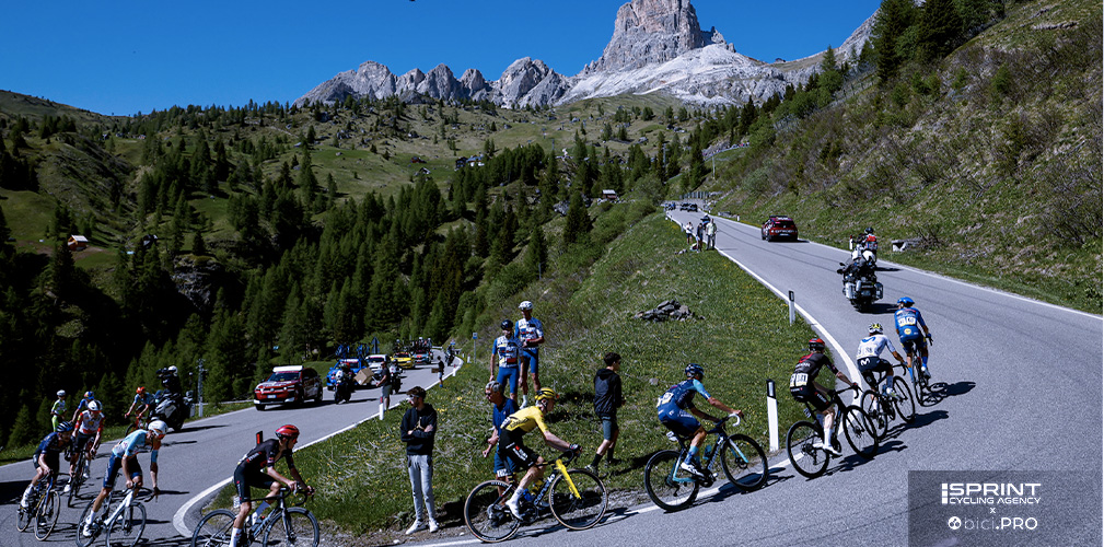 La fuga sul Giau, Cima Coppi di giornata. Kuss è rimasto più coperto di altri e alla fine anche per questo aveva più energie