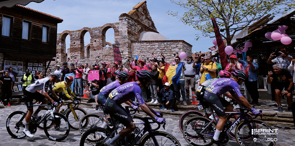 Il 109° Giro d'Italia è scattato dalla bellissima Nessebar, il cui centro storico è una vera perla