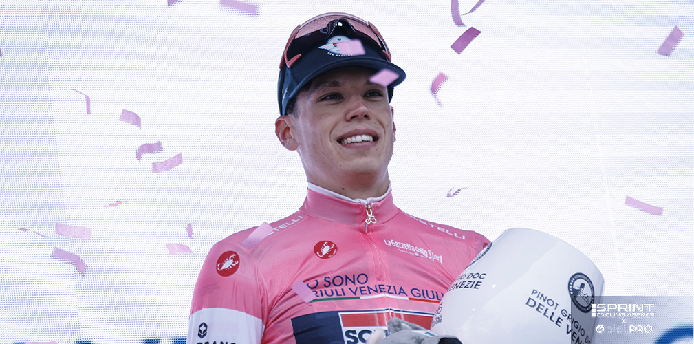 Paul Magnier (classe 2004) è al secondo Giro d'Italia. Stasera dormirà in maglia rosa